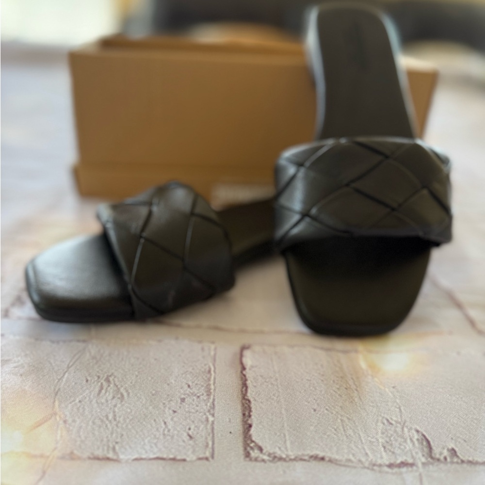 Elegant Black Quilted Slide Sandals